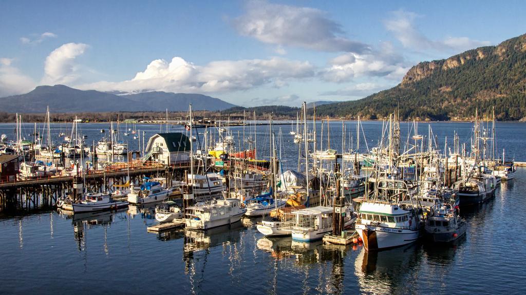 Oceanfront Suites At Cowichan Bay Exterior photo