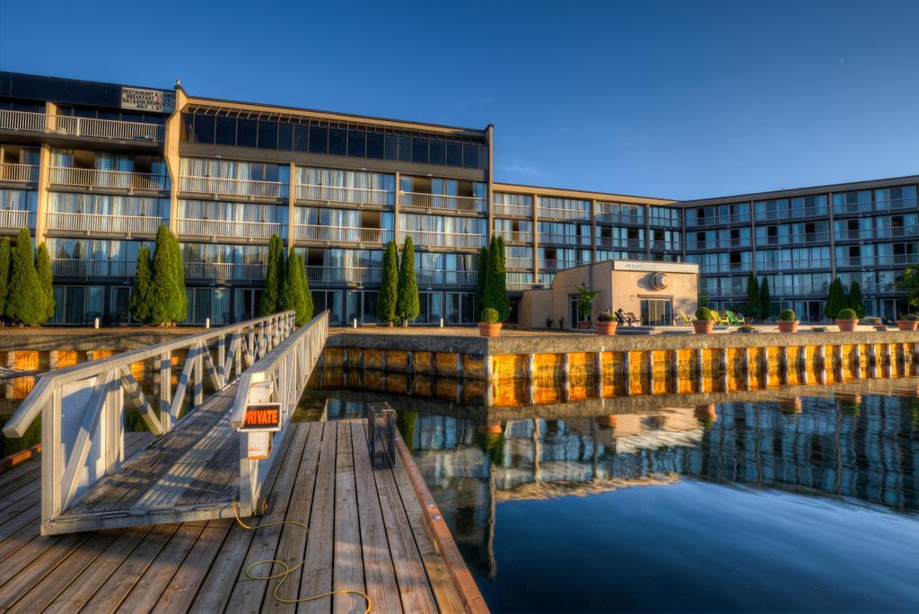 Oceanfront Suites At Cowichan Bay Exterior photo