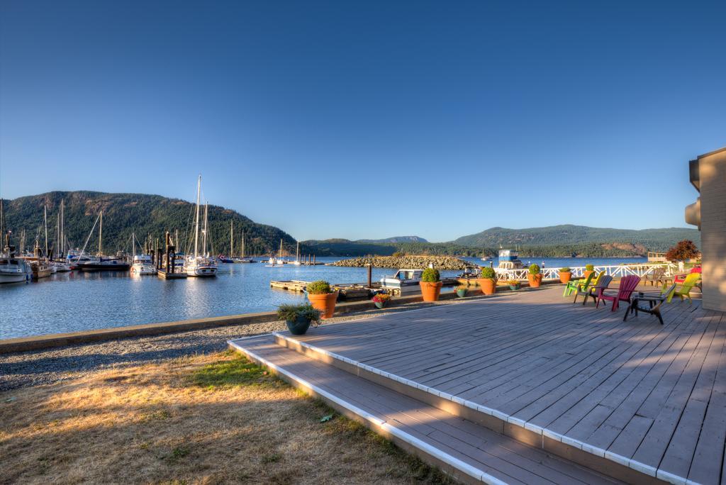 Oceanfront Suites At Cowichan Bay Exterior photo