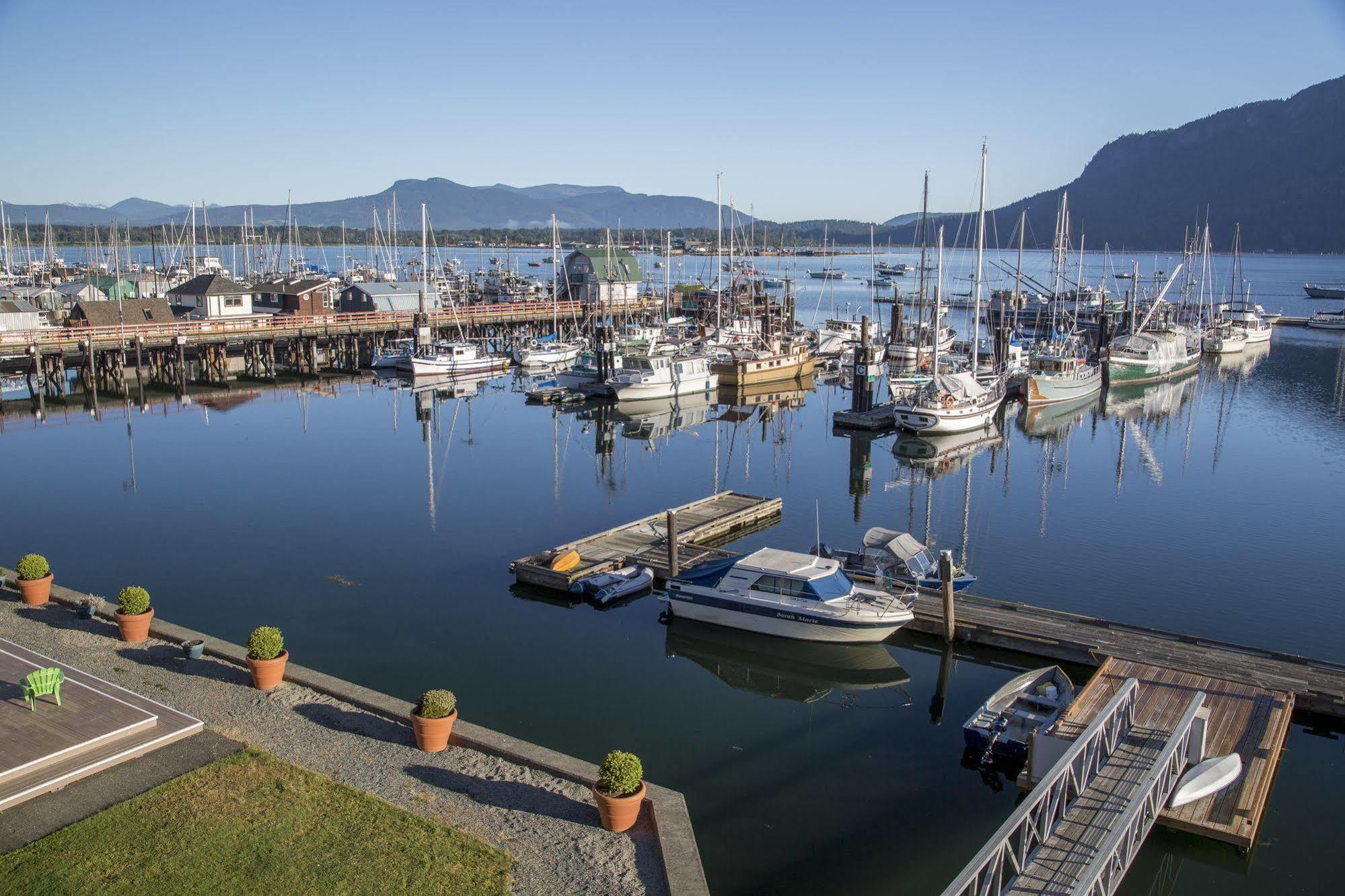 Oceanfront Suites At Cowichan Bay Exterior photo