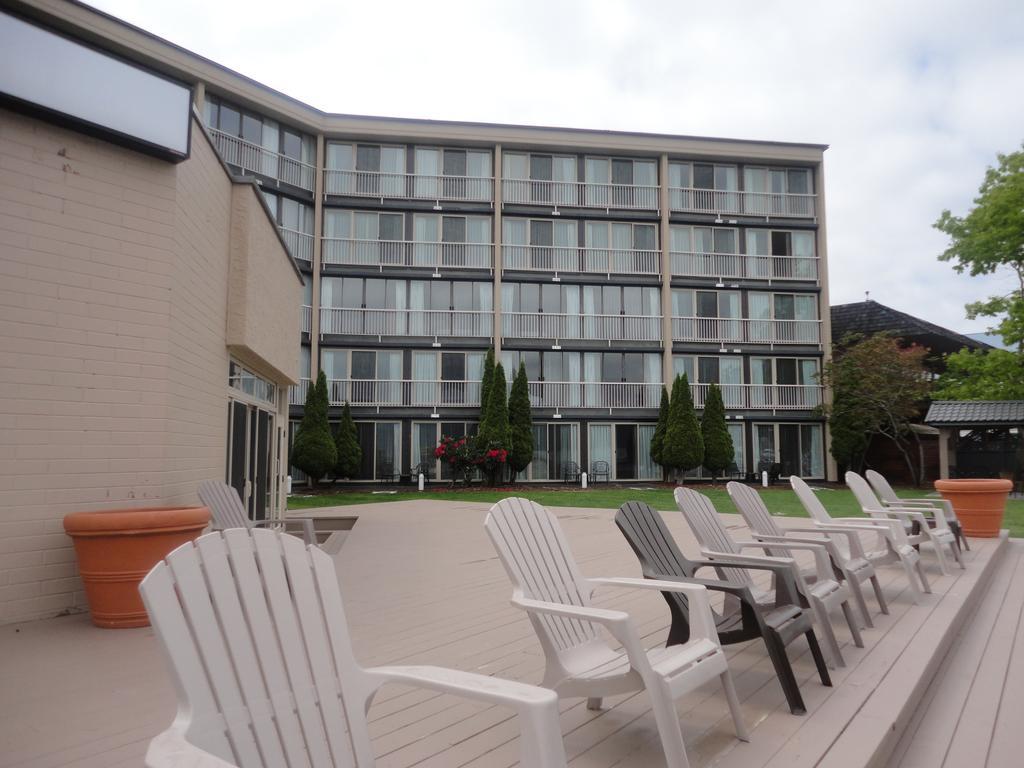 Oceanfront Suites At Cowichan Bay Exterior photo